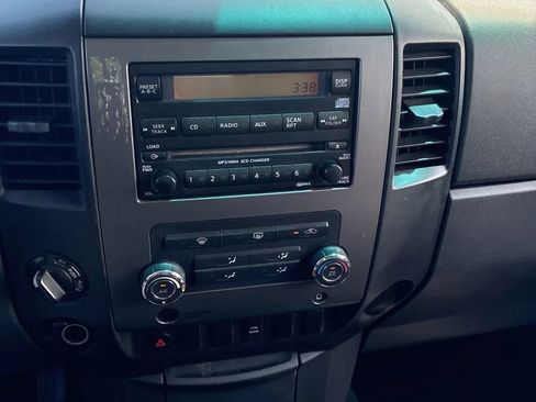 Used 2009 Nissan Titan SE w/ SE Drivers Convenience Pkg image 12