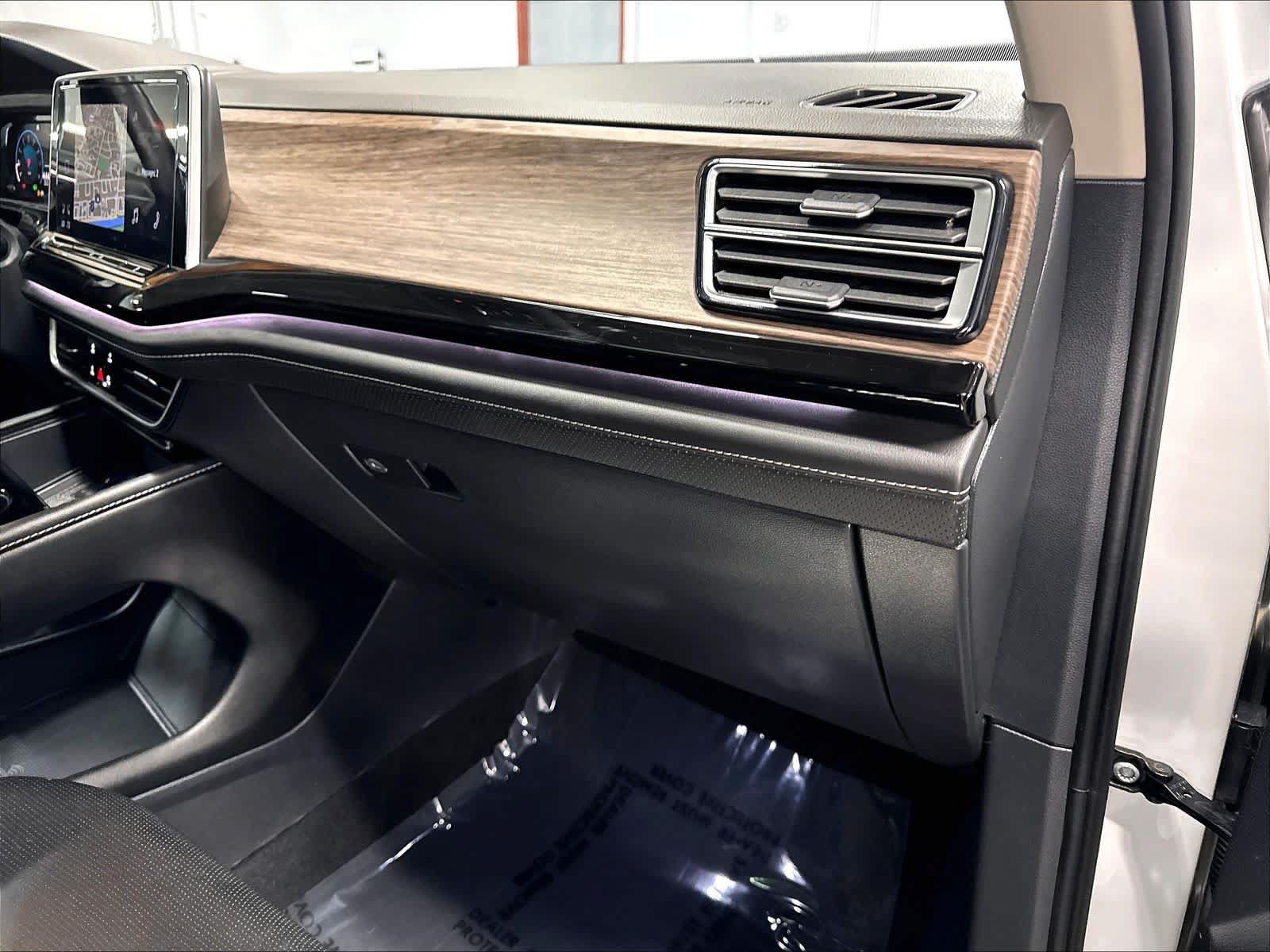 Used 2025 Volkswagen Atlas SEL AWD/4WD image 18