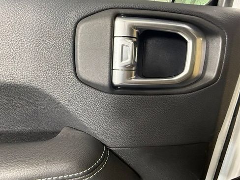 Used 2019 Jeep Wrangler Unlimited Sahara AWD/4WD image 30