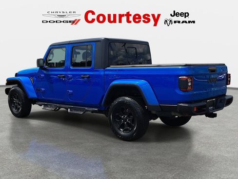 Used 2021 Jeep Gladiator Sport AWD/4WD image 6
