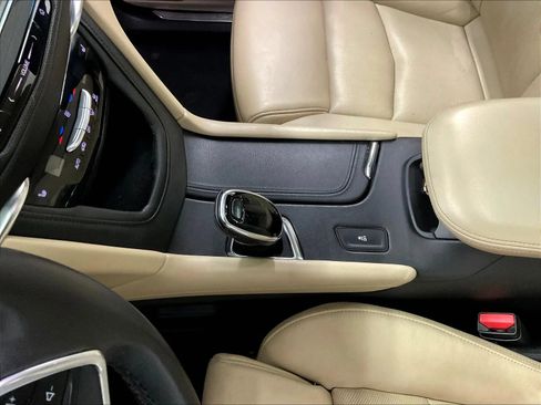 Used 2017 Cadillac XT5 Luxury w/ Driver Awareness Package FWD image 23