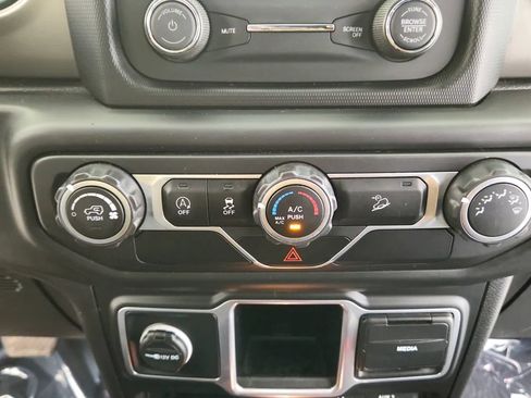 Used 2018 Jeep Wrangler Sport image 25