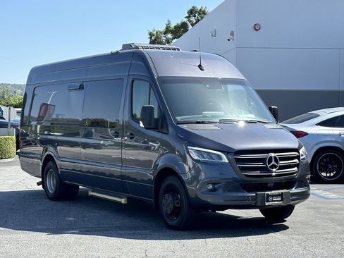 Used 2020 Mercedes-Benz Sprinter 4500 image 3
