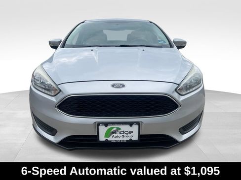 Used 2016 Ford Focus SE w/ SE Power Seat Package FWD image 2