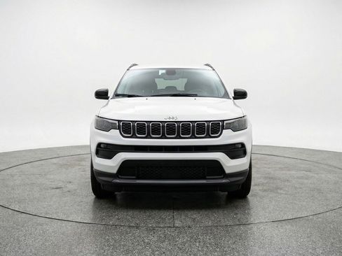 Used 2025 Jeep Compass Latitude AWD/4WD image 2