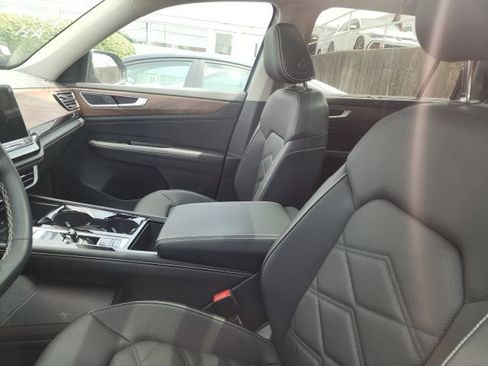 Used 2024 Volkswagen Atlas SE AWD/4WD image 38