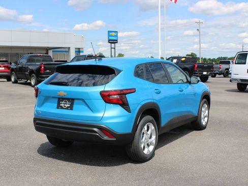 New 2026 Chevrolet Trax LS w/ LS Convenience Package FWD image 9