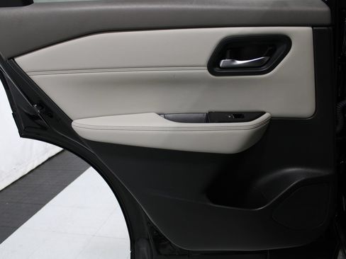 Used 2023 Nissan Rogue SL AWD/4WD image 16