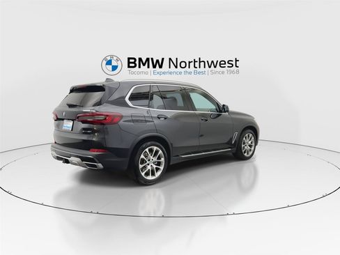 Used 2022 BMW X5 xDrive40i w/ Premium Package AWD/4WD image 3