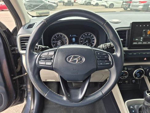Used 2021 Hyundai Venue w/ Cargo Package FWD image 18