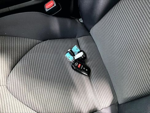 Certified 2025 Toyota Highlander LE FWD image 14