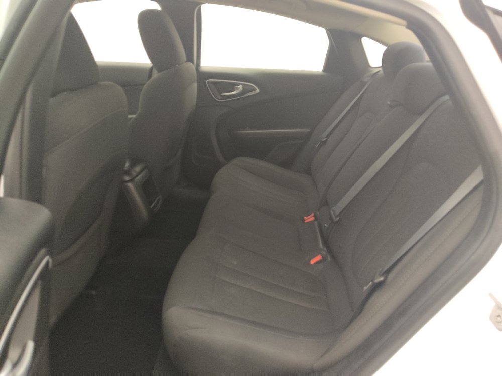 Used 2016 Chrysler 200 Limited FWD image 18