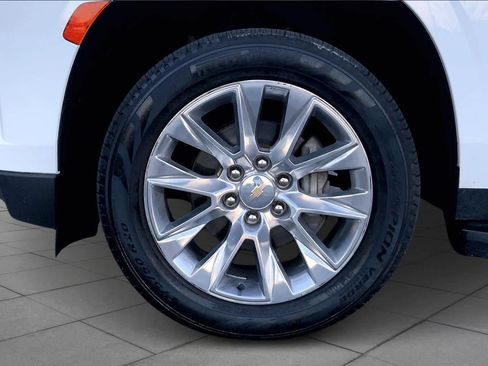 Used 2023 Chevrolet Suburban Premier image 11