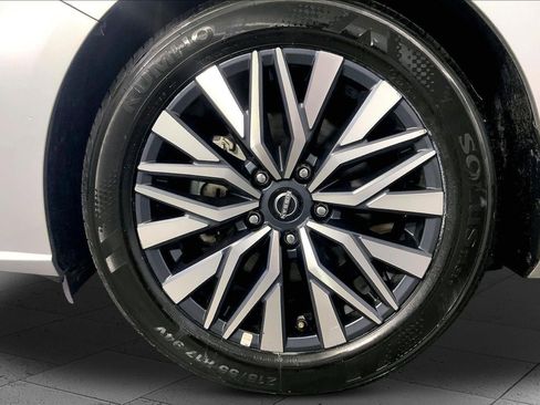 Used 2025 Nissan Altima 2.5 SV FWD image 9