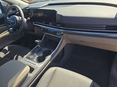 New 2026 Kia Carnival FWD image 11