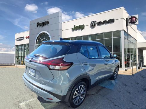 Used 2023 Nissan Kicks SV image 2