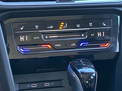 Used 2025 Volkswagen Taos SEL image 8