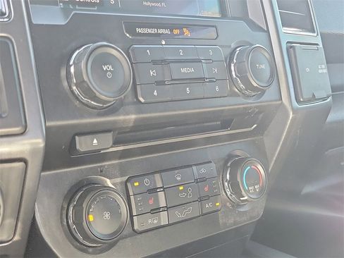 Used 2018 Ford F150 XLT w/ Equipment Group 302A Luxury image 31