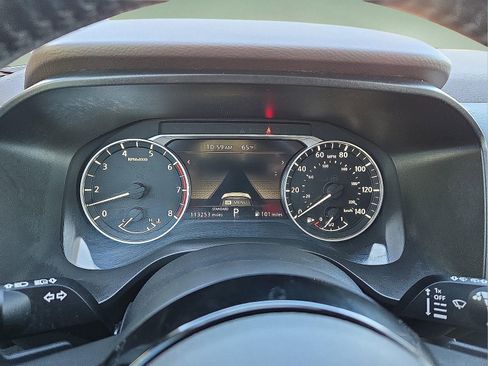 Used 2021 Nissan Rogue SV w/ Premium Package image 23