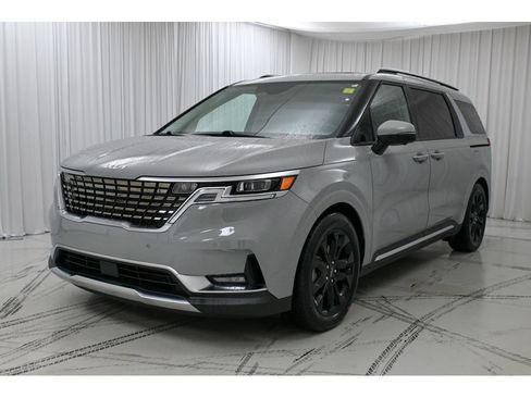 Used 2022 Kia Carnival SX Prestige image 4