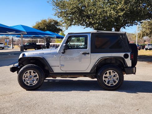 Used 2014 Jeep Wrangler Rubicon w/ Power Convenience Group image 4