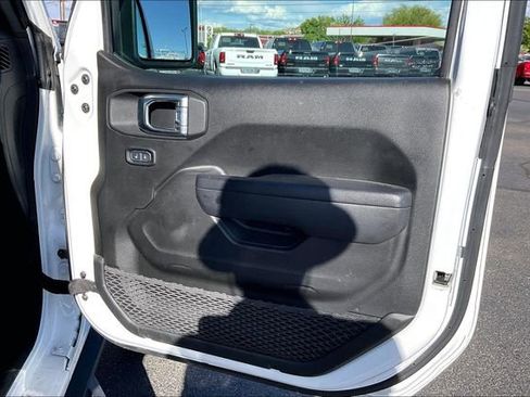 Used 2023 Jeep Gladiator Mojave AWD/4WD image 19