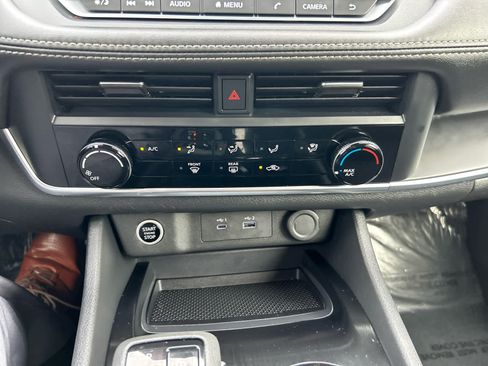 Used 2023 Nissan Rogue S FWD image 17