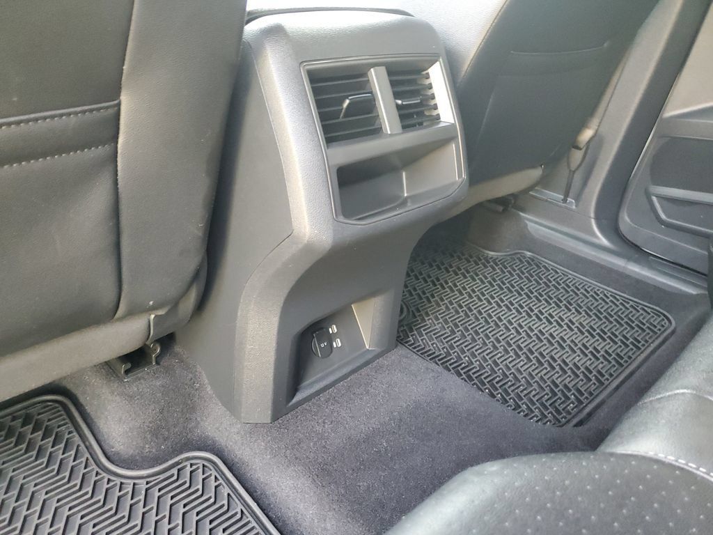 Used 2021 Volkswagen Atlas Cross Sport SE AWD/4WD image 15