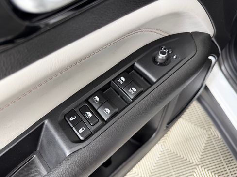 Used 2025 Jeep Compass Limited AWD/4WD image 11