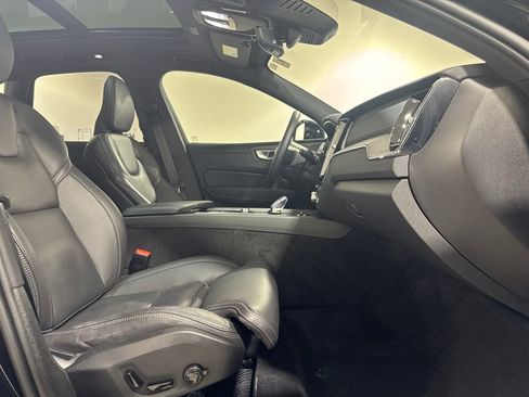 Used 2024 Volvo XC60 T8 Ultimate w/ Protection Package Premier AWD/4WD image 28