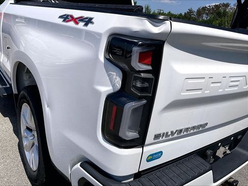 Used 2020 Chevrolet Silverado 1500 Custom w/ Custom Convenience Package AWD/4WD image 29
