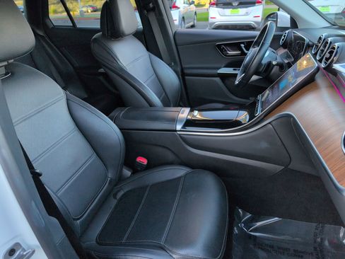 Used 2024 Mercedes-Benz GLC 300 4MATIC image 15