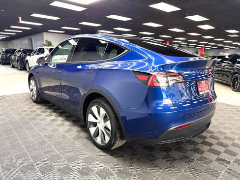 Used 2021 Tesla Model Y Long Range AWD/4WD image 11