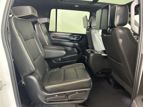 Used 2023 Chevrolet Suburban Premier w/ Advanced Technology Package AWD/4WD image 27