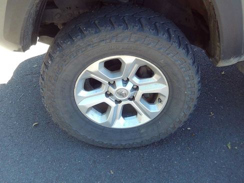 Used 2021 Toyota Tacoma TRD Off-Road AWD/4WD image 10