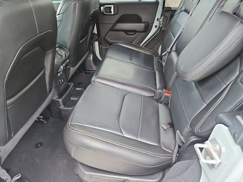 Used 2023 Jeep Wrangler Unlimited Sahara w/ Cold Weather Group image 17