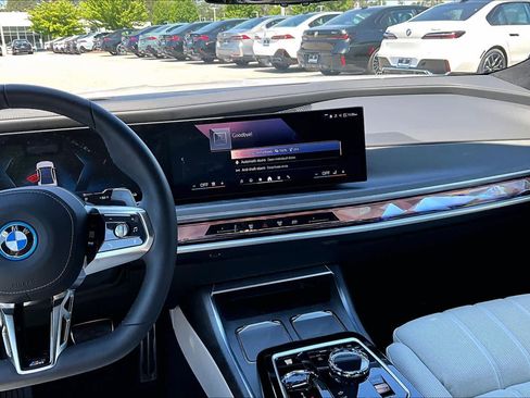 Used 2025 BMW 750e xDrive w/ Executive Package AWD/4WD image 6