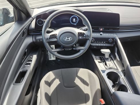 Used 2025 Hyundai Elantra SEL image 25