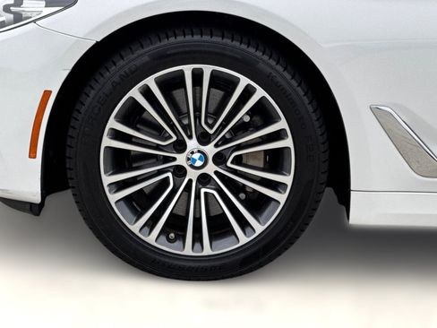 Used 2018 BMW 530i RWD image 12