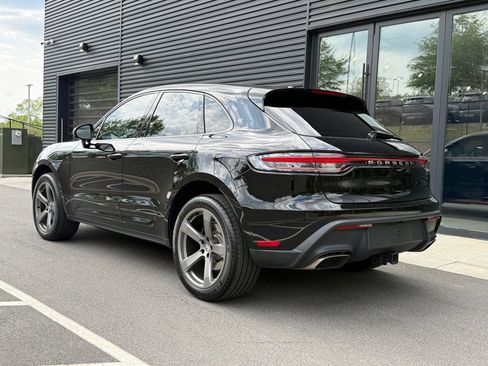 Certified 2024 Porsche Macan image 3