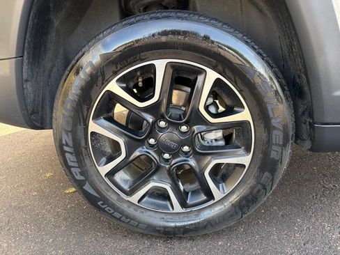 Used 2019 Jeep Compass Trailhawk AWD/4WD image 6