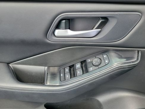 Used 2024 Nissan Rogue SV AWD/4WD image 29