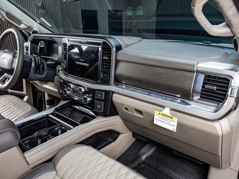 Used 2025 Ford F450 Platinum w/ Platinum Plus Package image 17