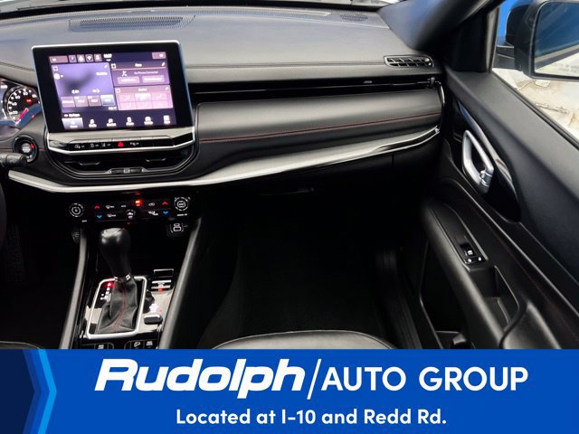Used 2025 Jeep Compass Trailhawk w/ Trailer Tow Group AWD/4WD image 17