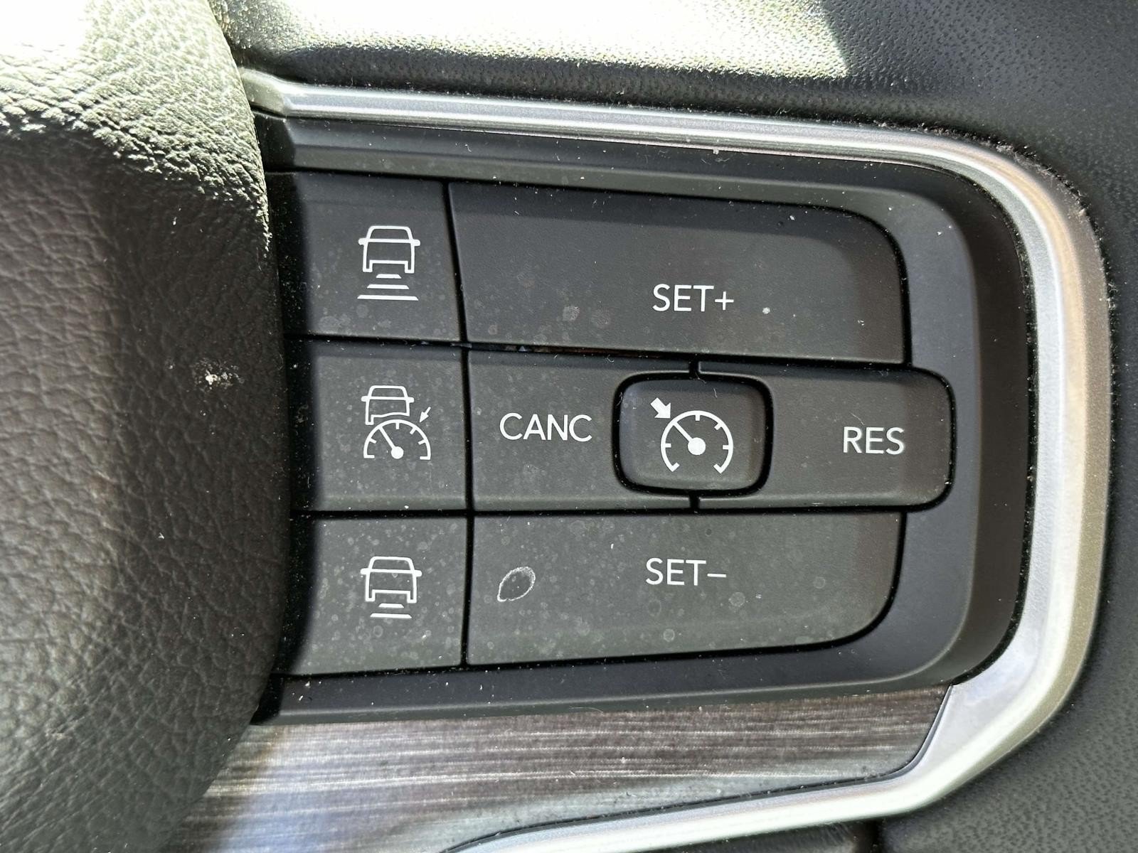 Used 2023 Jeep Wagoneer L Series II w/ Premium Group I AWD/4WD image 26