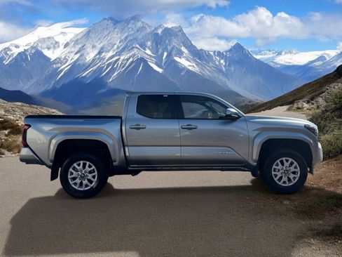 Used 2026 Toyota Tacoma SR5 w/ SR5 Upgrade Package AWD/4WD image 6