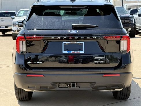 New 2026 Ford Explorer Active RWD image 5