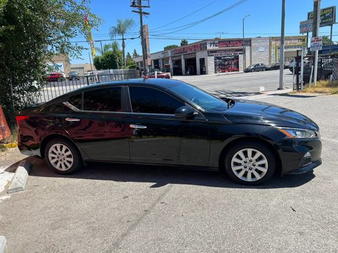 Used 2021 Nissan Altima 2.5 SV FWD image 4