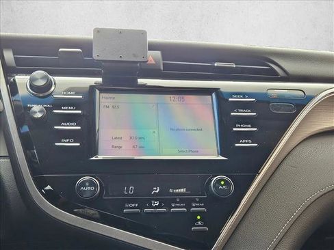 Used 2018 Toyota Camry SE FWD image 14