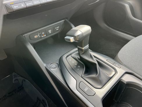 Used 2025 Kia K4 LXS image 41